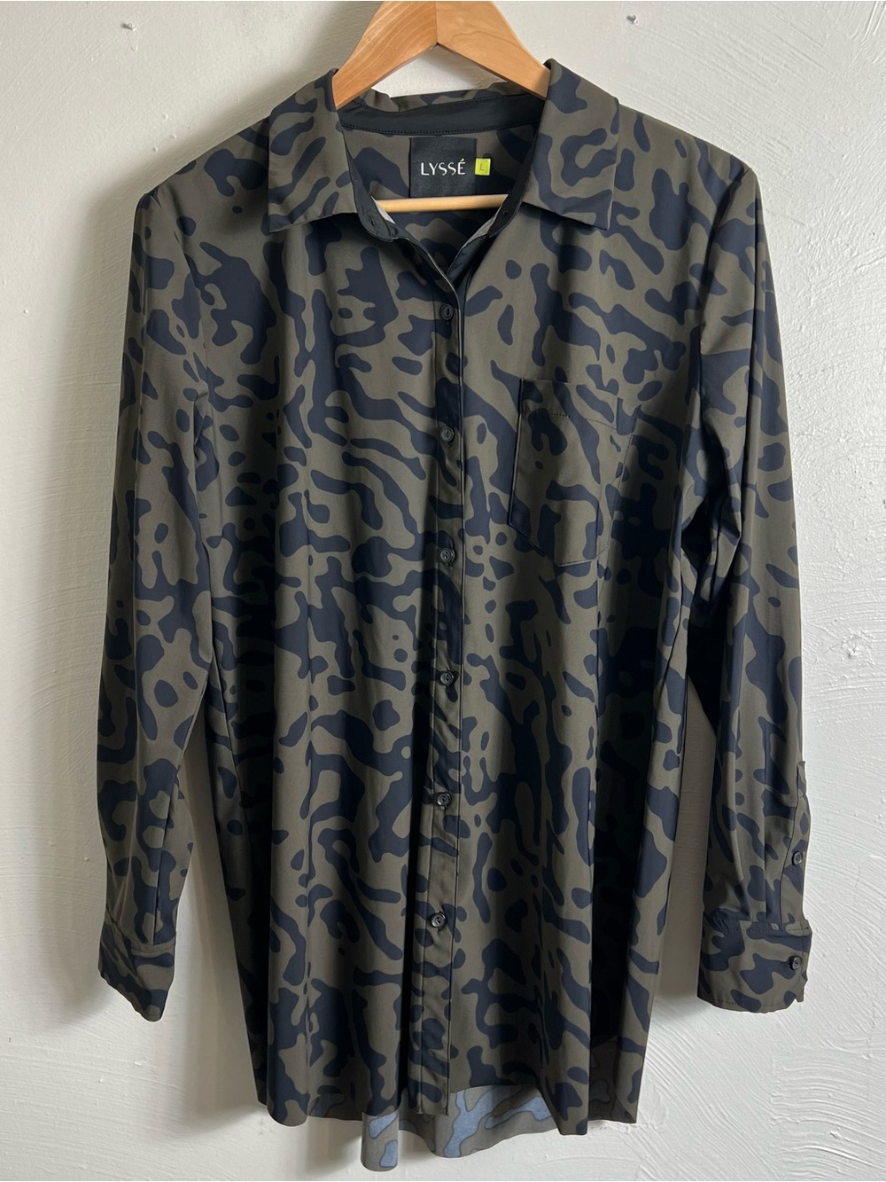 Lyssé Women’s Manhattan Front Button Tunic Blouse Olive/Black Large